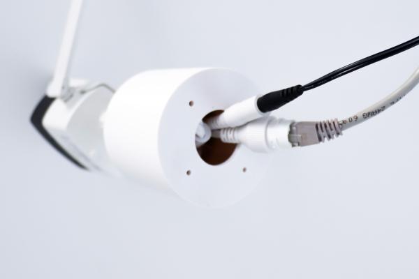 TP-LINK držiak s káblovou krytkou pre kamery VIGI Bullet C345/ C355/ C385/ S385 na stenu a strop, biely 