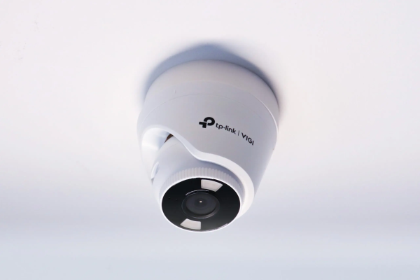 TP-LINK držiak s kab.krytkou pre kam.VIGI Turret S485/ S445/ S455/ C455/ C445/ C485 na stenu a strop, biely 