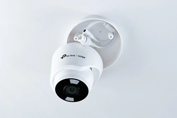 TP-LINK držiak s kab.krytkou pre kam.VIGI Turret S485/ S445/ S455/ C455/ C445/ C485 na stenu a strop, biely 