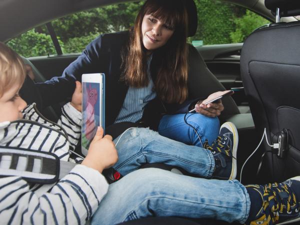 AVACOM CarHUB nabíjačka do auta 5x USB výstup, čierna 