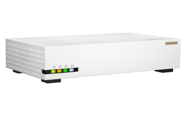 QNAP SD-WAN router QHora-322 (4jadrový procesor, 4GB DDR4 RAM, 6x 2, 5GbE, 3x 10GbE, 1x USB 3.2 Gen1) 