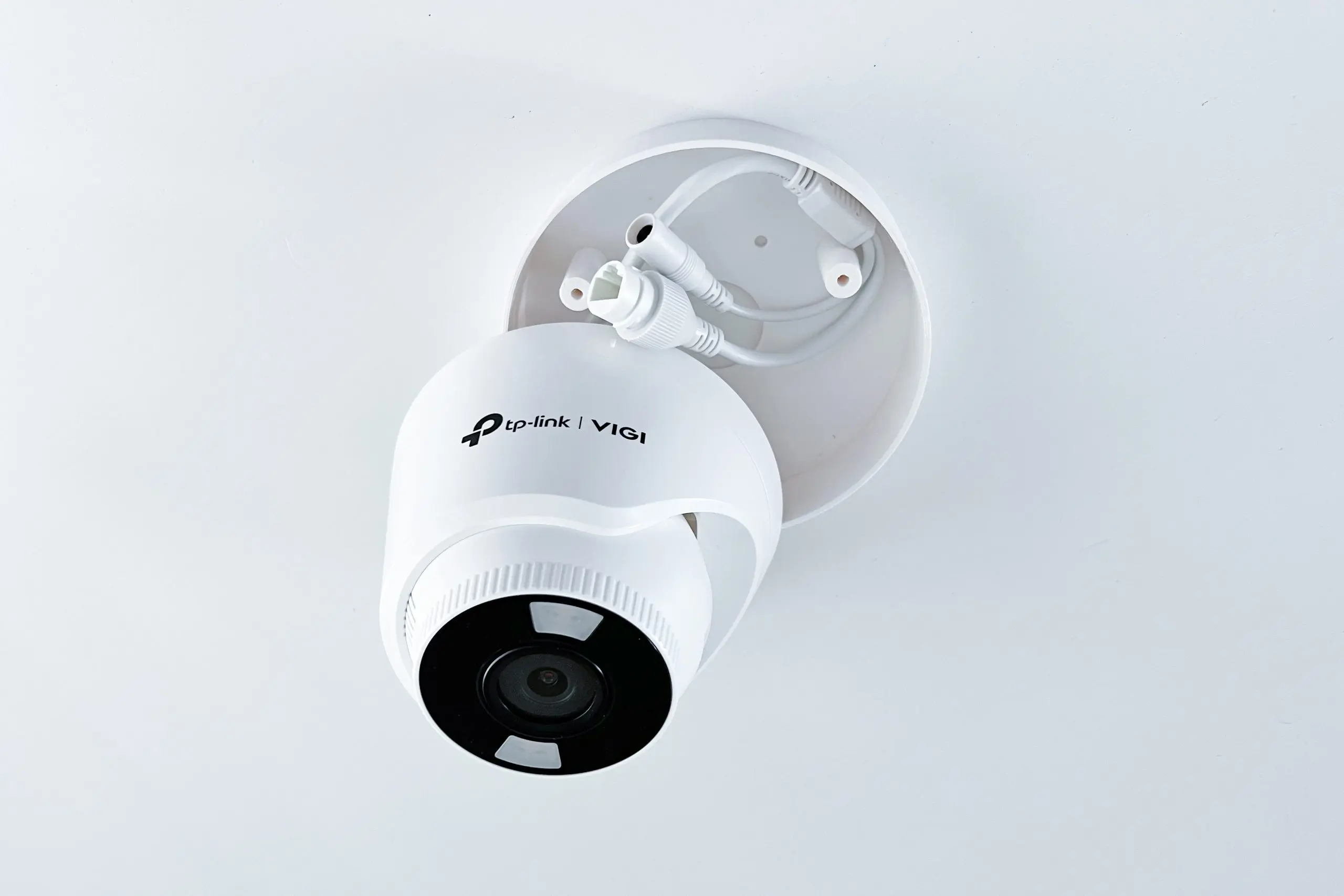 TP-LINK držiak s kab.krytkou pre kam.VIGI Turret S485/ S445/ S455/ C455/ C445/ C485 na stenu a strop, biely 