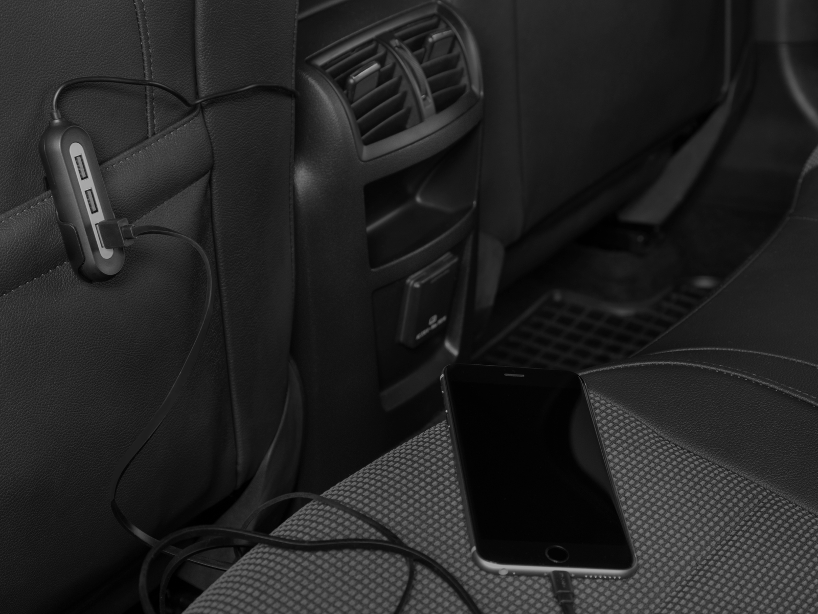 AVACOM CarHUB nabíjačka do auta 5x USB výstup, čierna 