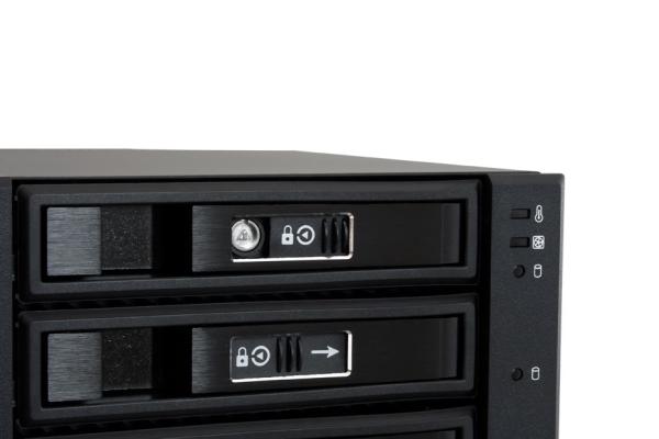 CHIEFTEC SATA/ SAS Backplane CBP-2131SAS,  2 x 5.25" pozície pre 3 pevné disky SAS/ S-ATA,  Hot-Swap,  celohliníkové5