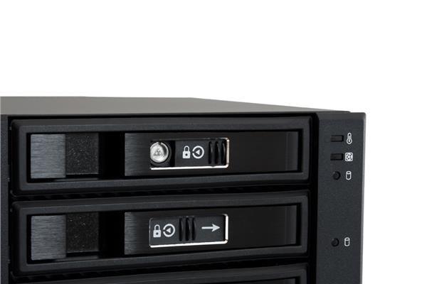 CHIEFTEC SATA/ SAS Backplane CBP-3141SAS,  3 x 5.25" pozície pre 4 pevné disky SAS/ S-ATA,  Hot-Swap,  celohliníkové5