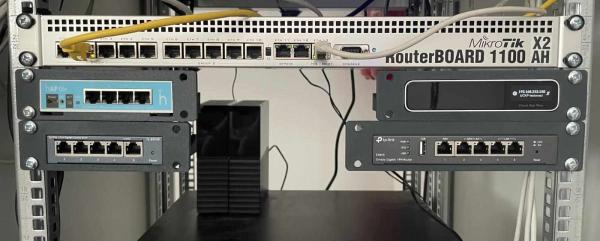 TP-Link D-TP100 Držák do racku pro OC200/ OC220/ / SF1005xx/ SG105xx/ SG1005xx,  šedý2