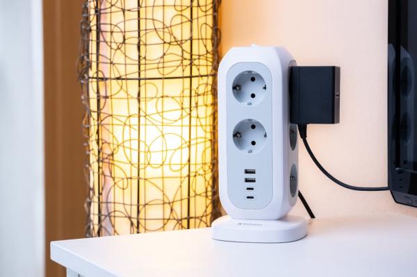 VERBATIM EU Power Tower EUPT-01 Nabíjecí stanice , 11x 230V,  2x USB-C,  2x USB-A3