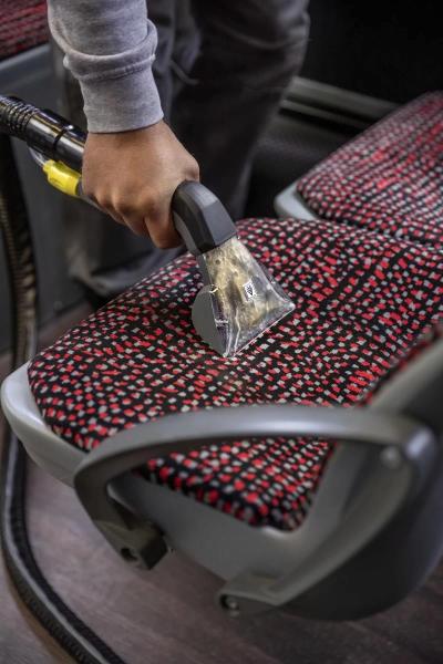 Karcher Puzzi 8/ 1 C čistič čalounění,  1200 W,  vyjímatelná nádoba,  1 l/ min,  1 bar,  vyjímatelná nádoba 2v13