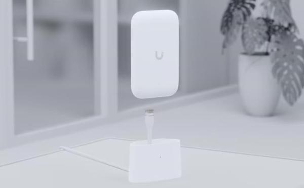 UBNT Omni Antenna & Desktop Stand Kit3