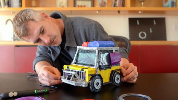 3Doodler 3D pero FLOW + 8 PLA náplní a 3D šablona7