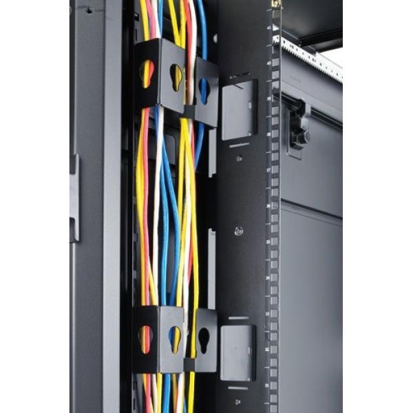 Držiaky APC na uchytenie káblov s možnosťou montáže PDU pre NetShelter SX2