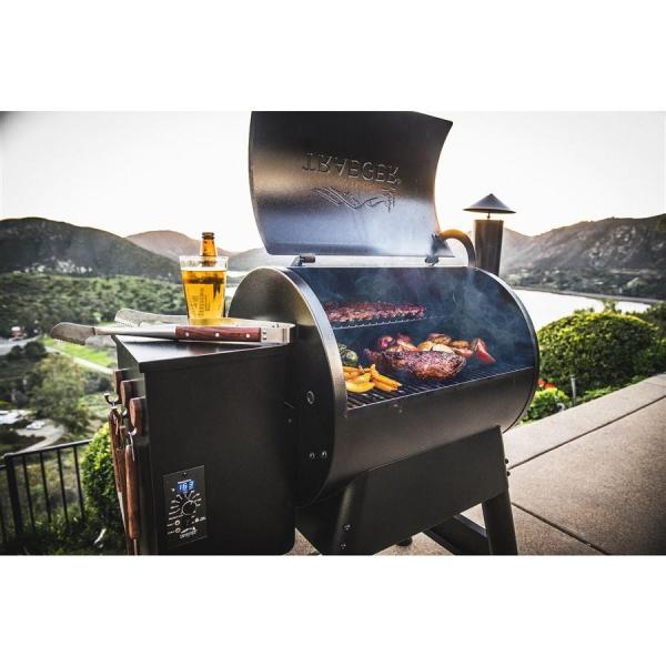 Traeger PRO 22 peletový gril0