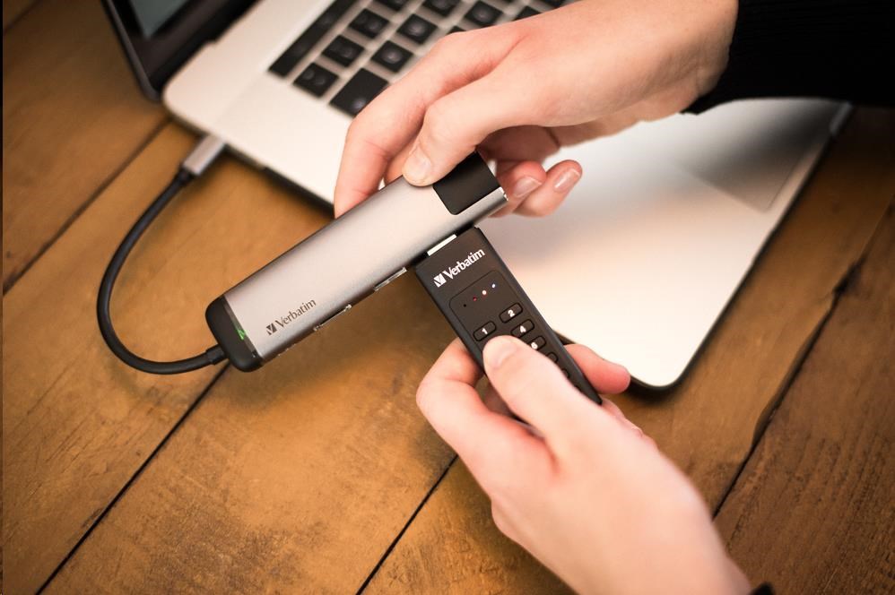 VERBATIM USB 3.0 Disk 128 GB - Zabezpečená klávesnica (R:160/ W:150 MB/ s) GDPR6 