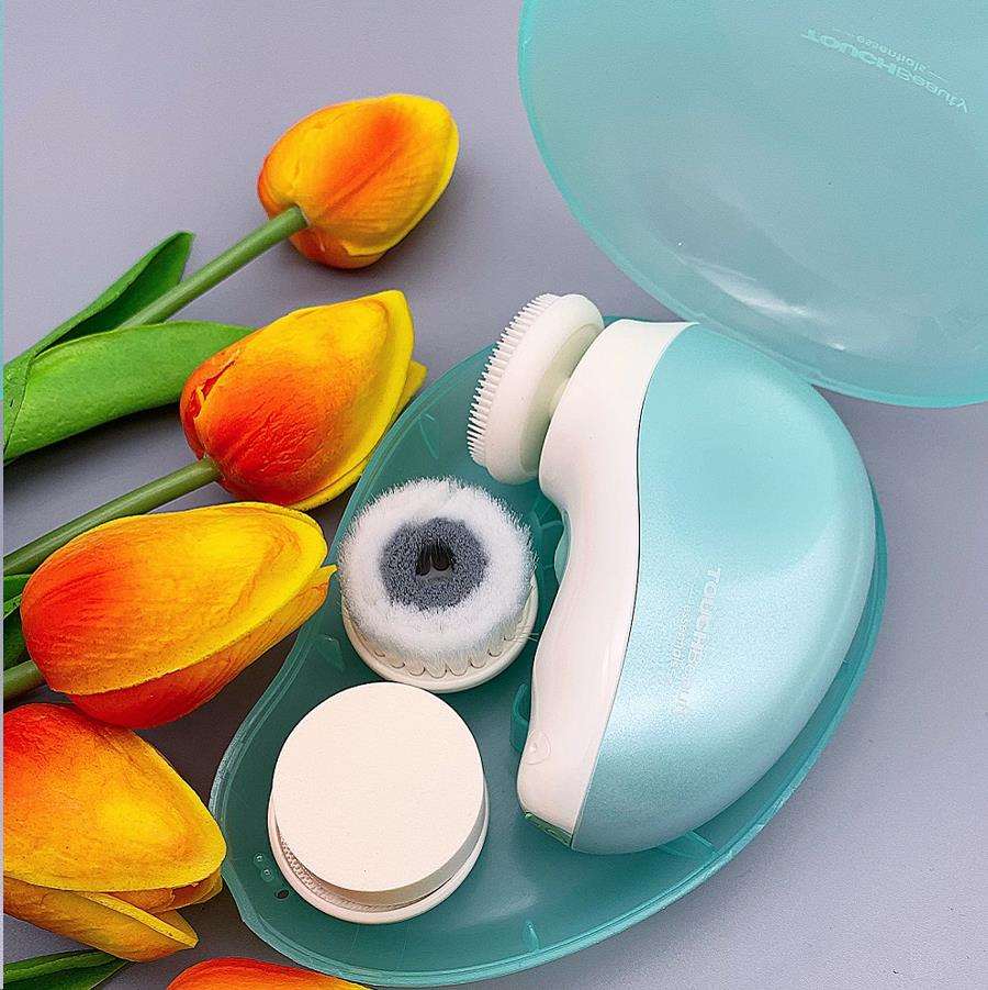 TOUCHBeauty 1387A Čisticí kartáč na pleť 3v1 zelený3 
