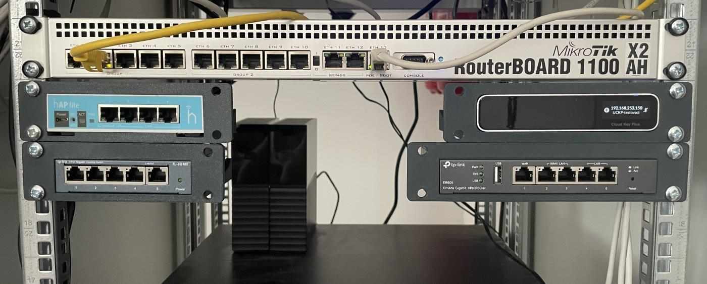 TP-Link D-TP100 Držák do racku pro OC200/ OC220/ / SF1005xx/ SG105xx/ SG1005xx,  šedý2 