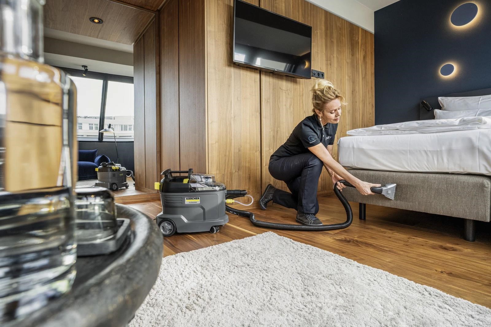 Karcher Puzzi 8/ 1 C čistič čalounění,  1200 W,  vyjímatelná nádoba,  1 l/ min,  1 bar,  vyjímatelná nádoba 2v11 