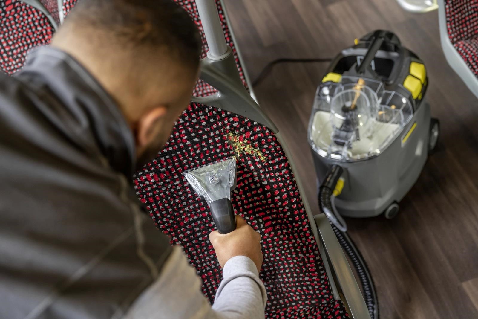 Karcher Puzzi 8/ 1 C čistič čalounění,  1200 W,  vyjímatelná nádoba,  1 l/ min,  1 bar,  vyjímatelná nádoba 2v12 