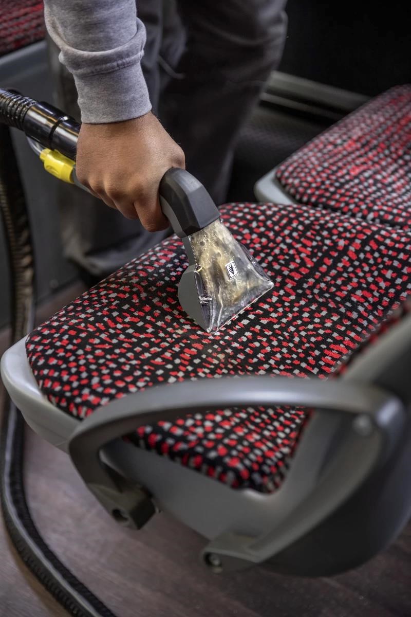 Karcher Puzzi 8/ 1 C čistič čalounění,  1200 W,  vyjímatelná nádoba,  1 l/ min,  1 bar,  vyjímatelná nádoba 2v13 