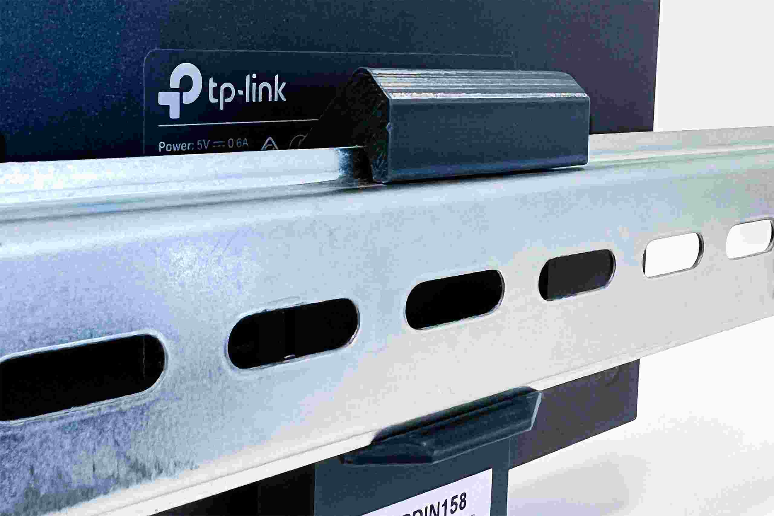 TP-Link D-TPDIN158 Držák na DIN lištu pro SG108xx,  SF1006P,  ER605,  RP108GE,  šedý1 