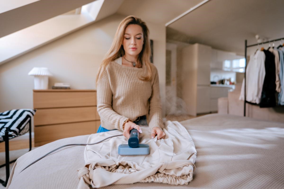 Lauben Handheld Steam Iron 1200GB - napařovač oděvů1 