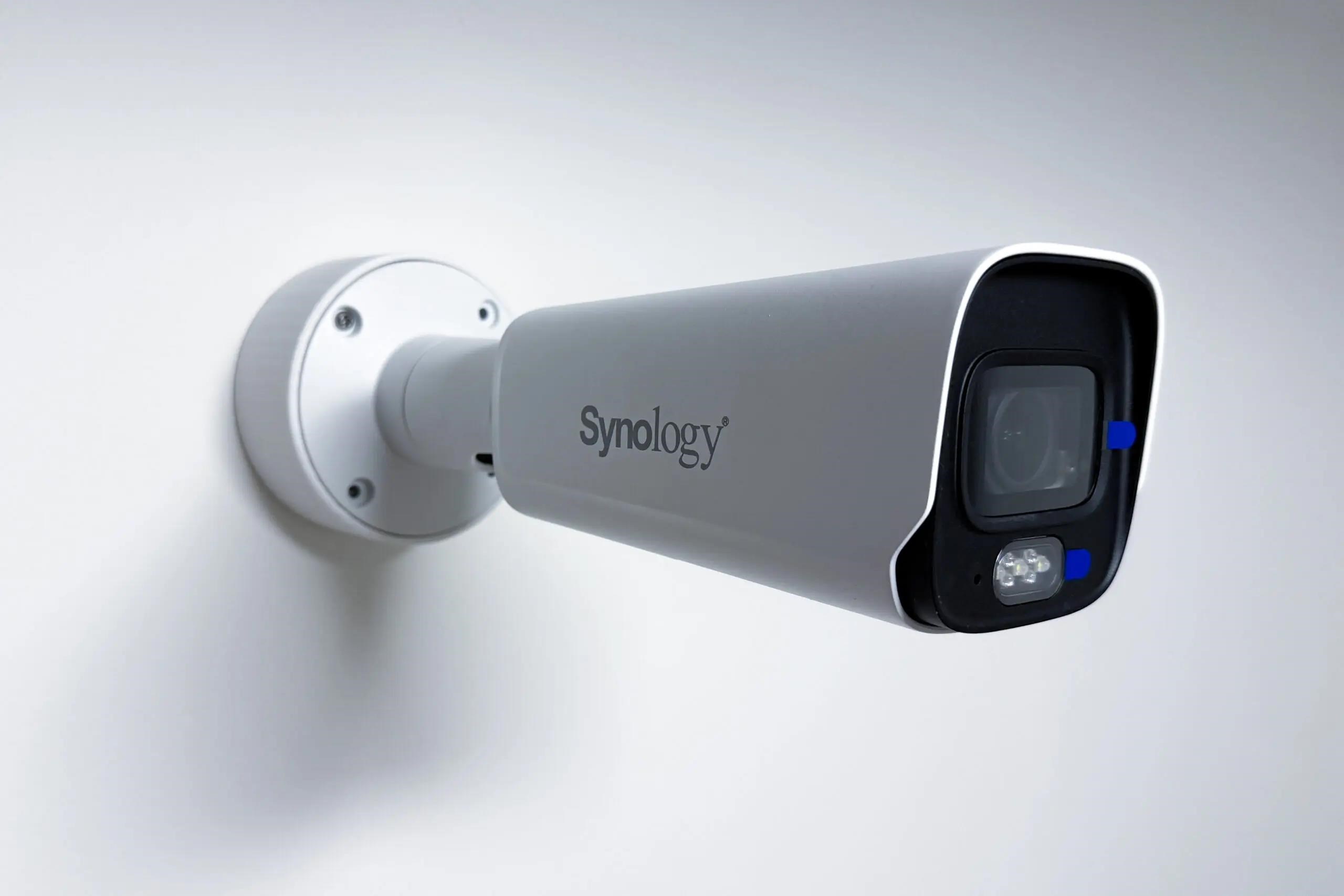 Synology D-SBC800-C - Držák pro kameru Synology BC800Z na stěnu i strop4 