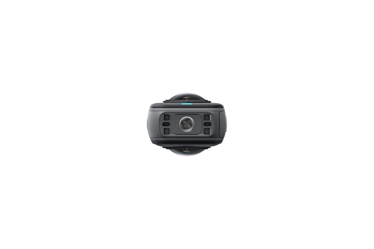 Insta360 X5 akční kamera,  8K 360° video,  triple AI čip,  vodotěsnost do 15 m,  6osá stabilizace,  2400 mAh baterie5 