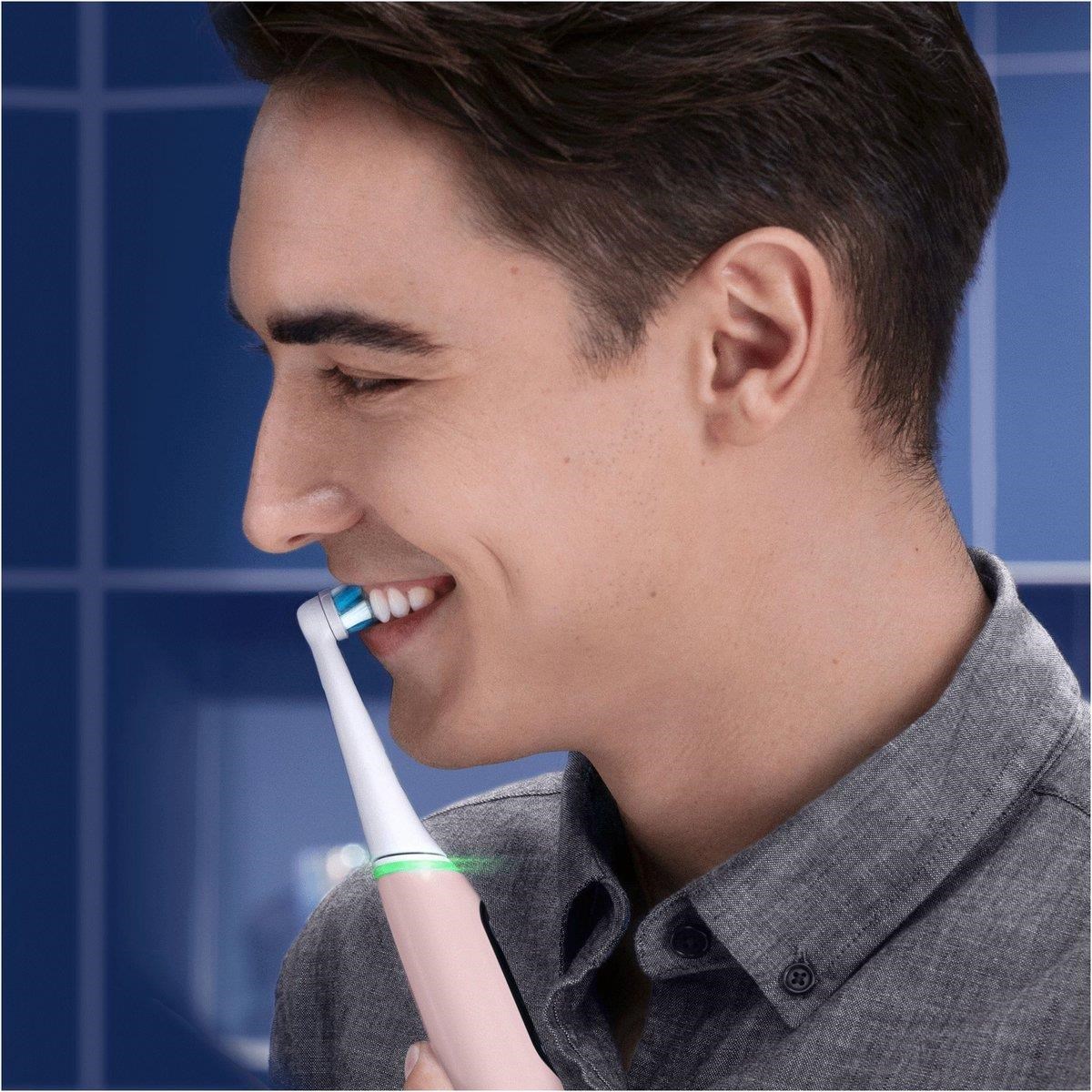Oral-B iO Series 6s elektrický zubní kartáček,  časovač,  tlakový senzor,  5 programů,  aplikace Oral-B,  růžová4 