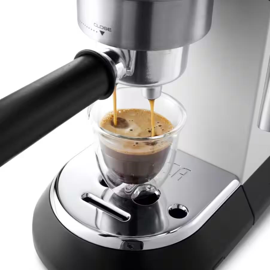 DeLonghi Dedica EC685.W Style pákový kávovar,  1450 W,  15 bar,  technologie Thermoblock,  Cappuccino systém,  bílá1 