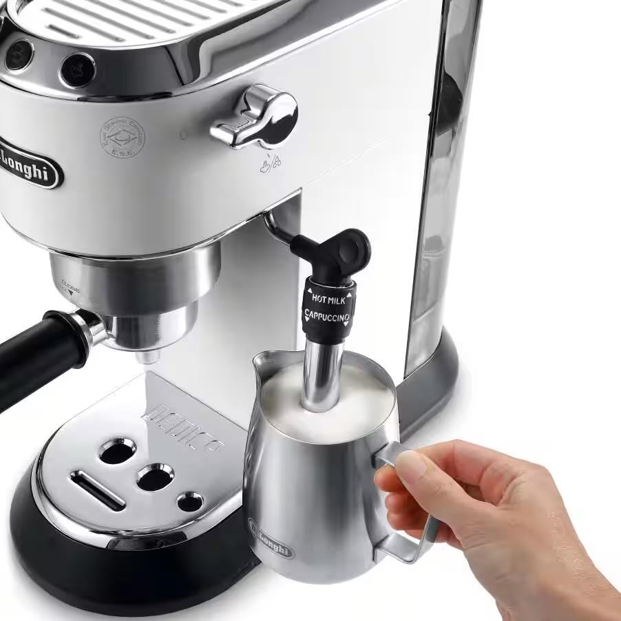 DeLonghi Dedica EC685.W Style pákový kávovar,  1450 W,  15 bar,  technologie Thermoblock,  Cappuccino systém,  bílá2 