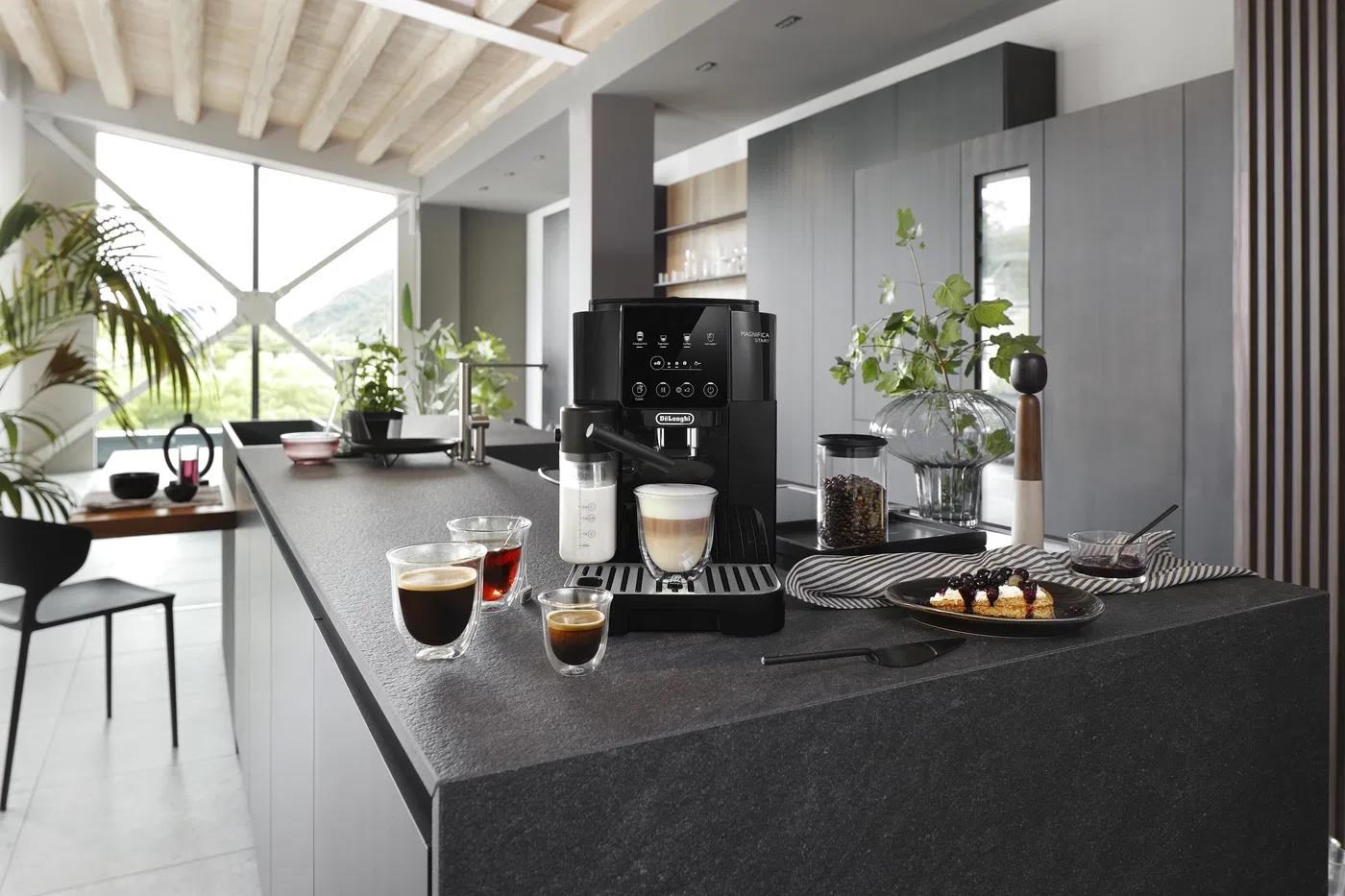 DeLonghi ECAM 220.60.B Magnifica Start automatický kávovar,  1450 W,  vestavěný mlýnek,  15 barů,  displej,  černá6 