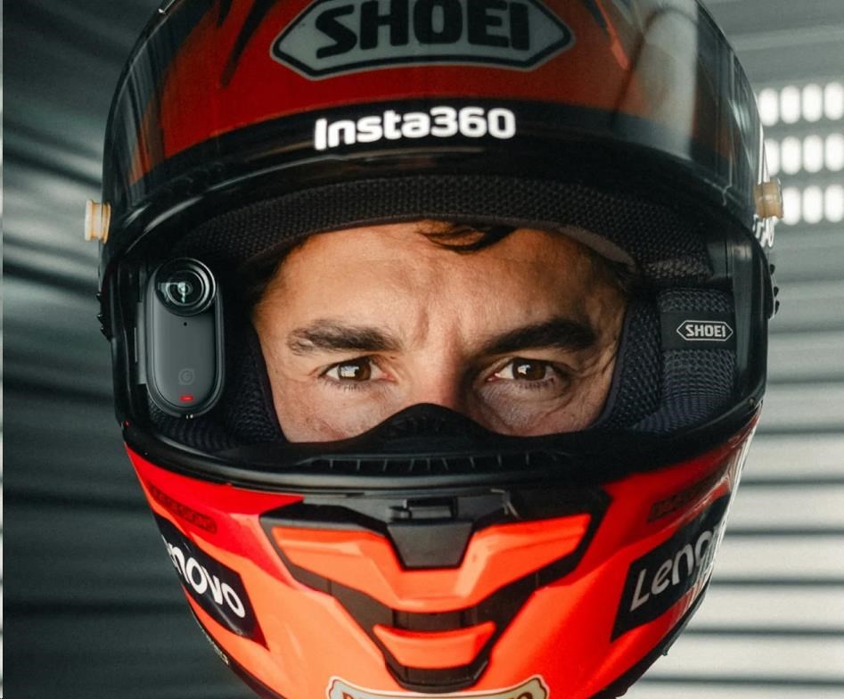 Insta360 GO 3S 128 GB Motorcycle In-Helmet POV Bundle4 