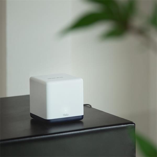 AC1900 Whole Home Mesh Wi-Fi System SPEED: 600 Mbps at 2.4 GHz + 1300 Mbps at 5 GHz SPEC: 3× Internal Antennas, 3× Gigab 