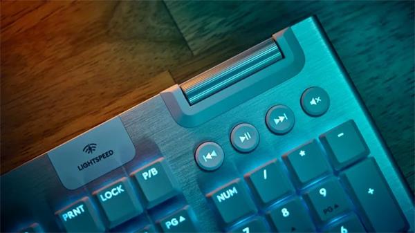 Logitech® G915 X LIGHTSPEED Low-Profile Wireless Gaming Keyboard - BLACK - US INT"L - lineárna 