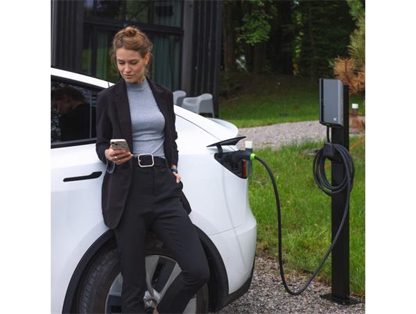 Greencell HabuDen Montážny stojan pre nabíjacie stanice elektromobilov HabuDen Wallbox 