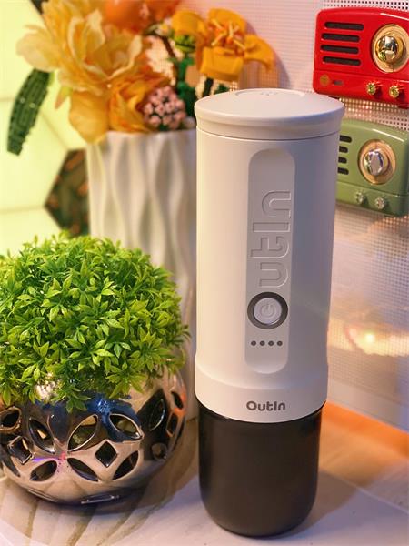 Outin Nano Prenosný espresso kávovar, farba perleťovo biela 