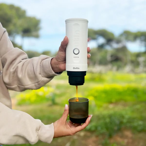 Outin Nano Prenosný espresso kávovar, farba perleťovo biela 