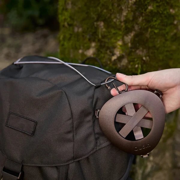 Outin Skladací stojan na kávu  - Presná hliníková unibody konštrukcia, stabilná trojuholníková opora 