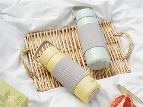 BUYDEEM Termoska so sitkom na čaj 400 ml, model CD1011, farba jemná žltá 