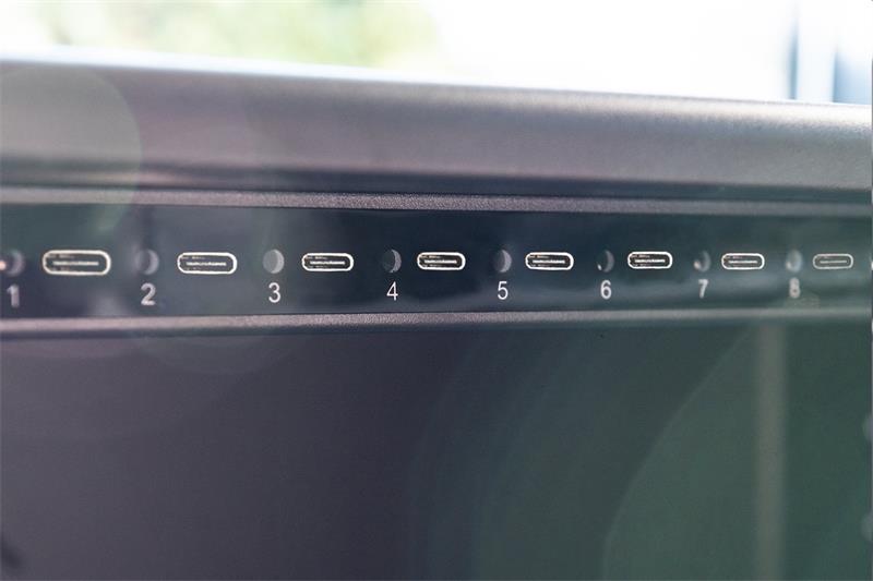 DIGITUS nabíjecí vozík pro notebooky/tablety, až pro 16 zařízení do 14", PIN el.zámek, 16xUSB-C (18W na zař.) 